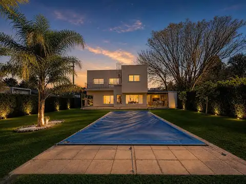 VENTA - Casa 4 dormitorios Roldan