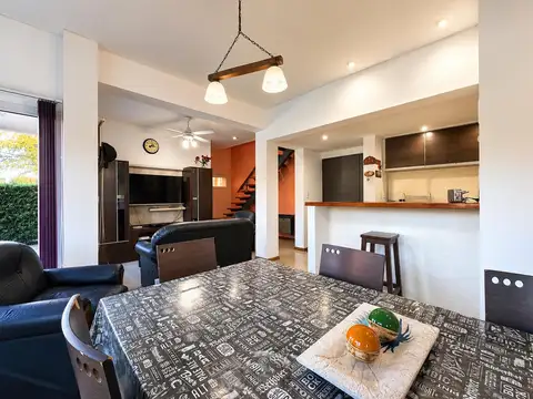 Casa en Venta con 3 cocheras