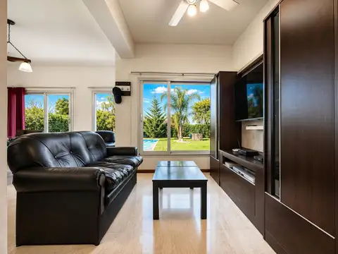 VENTA - Casa 4 dormitorios Roldan