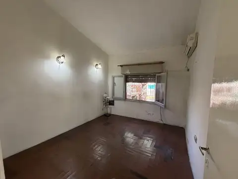 VENTA CASA 2 DORMITORIOS + COMODIN, PATIO Y PILETA