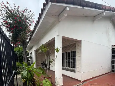 VENTA CASA 3 AMBIENTES CON ENTRADA DE AUTO APTO CREDITO