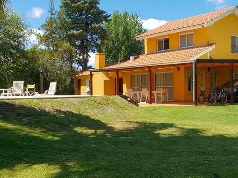 Casa en Venta con 2 cocheras