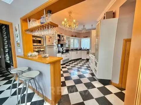 Casa 5 ambientes con 3 baños