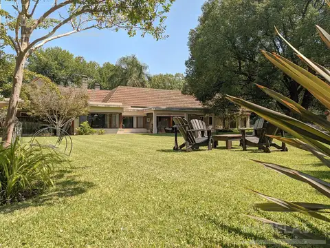 Casa 11 ambientes con 5 baños