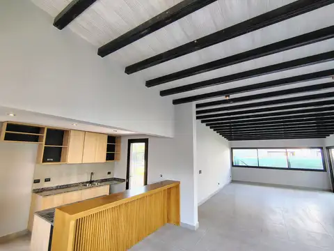 Casa 6 ambientes con 2 baños