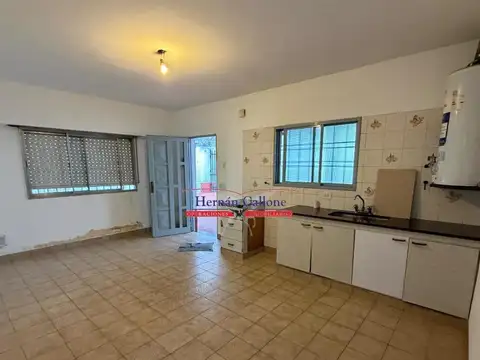 Depto Tipo Casa en Alquiler en Villa Luzuriaga, $ 900.000