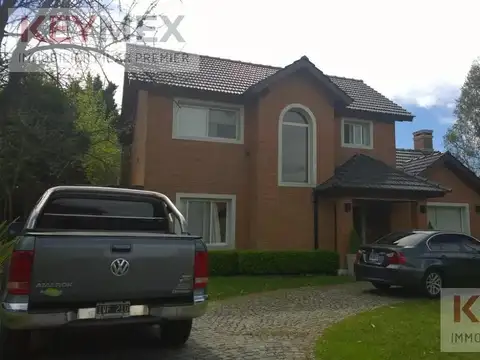 Casa en Venta con 3 cocheras