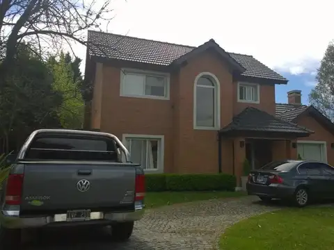 Casa en Venta con 3 cocheras