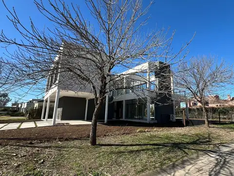 Venta de casa a estrenar en Haras Santa Maria