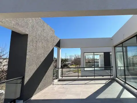 Casa en Venta en Haras Santa Maria - Los Robles, USD 375.000