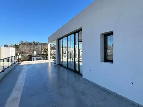 Casa 6 ambientes con 3 baños