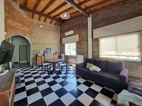 Casa en venta - 5 Dormitorios 2 Baños - Moreno