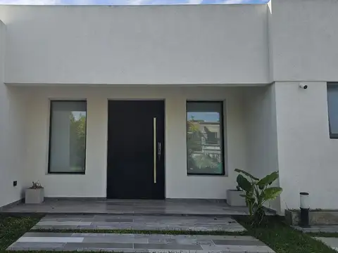 Casa 5 ambientes con 3 baños