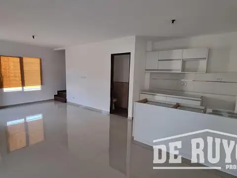 Casa 3 ambientes con 2 baños