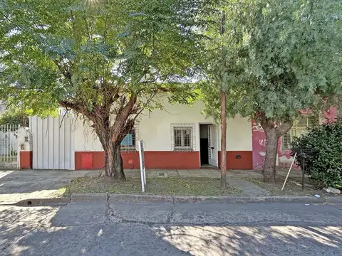 Casa 5 ambientes con 1 baño