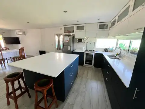 Casa 5 ambientes con 2 baños