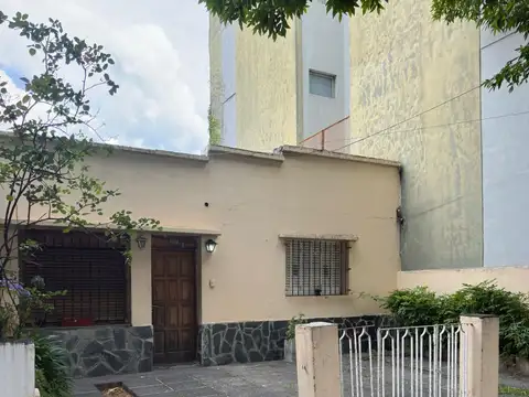 Venta de Casa 2 Dormitorios en Parque San Martin, La Plata.