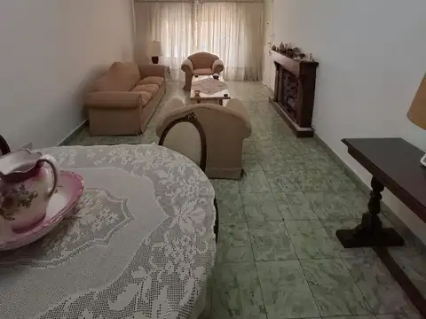 Depto Tipo Casa en Venta de 5 ambientes
