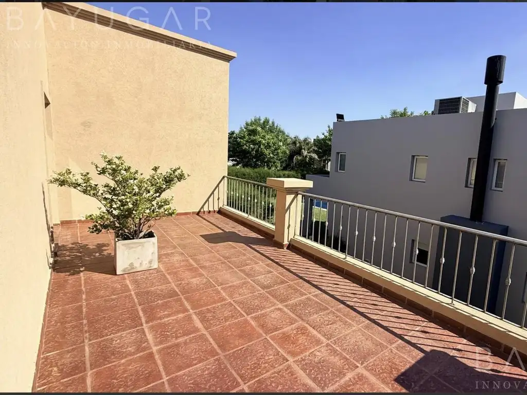Casa en Alquiler con cochera