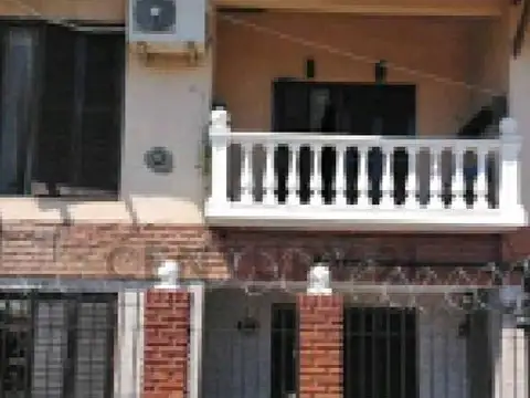 VENTA Residencia de 5 Dormitorios con Pileta Climatizada, Quincho y Gran Altillo.