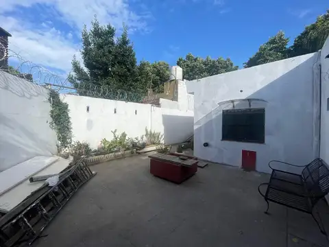 Casa en venta - San Isidro - Beccar - 2 dormitorios -  lote propio - patio