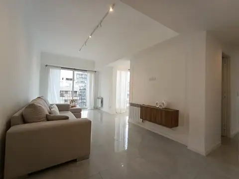 Venta Amplio departamento de 3 Ambientes - Av. Luro