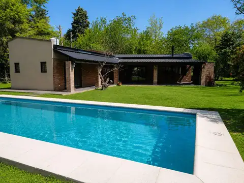 VENTA | CASA | 3 AMBIENTES | PILETA | PARRILLA