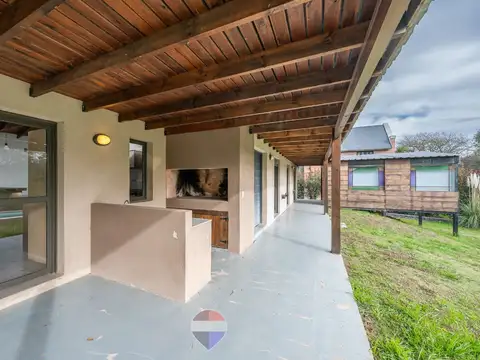 Casa en Venta con 2 cocheras