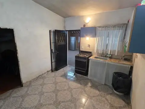 Casa 4 ambientes con 1 baño