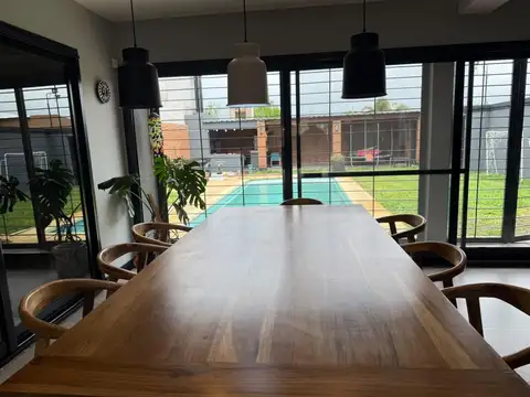 Casa 6 ambientes con 3 baños