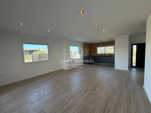 Casa en Venta con 3 cocheras