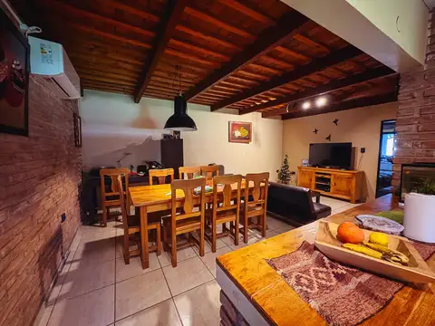 Propiedad con casa + 2 galpones en Susana