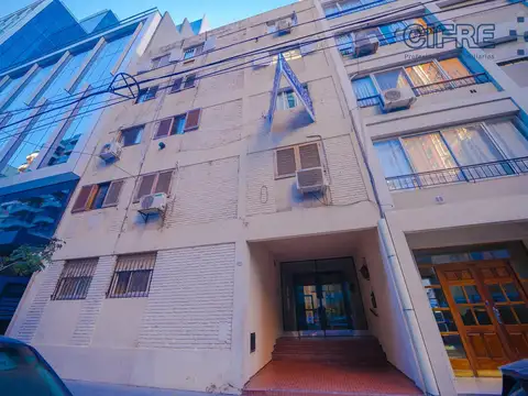 Departamento en alquiler de 2 ambientes amplios en 2do piso por escalera.