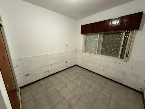 Casa en Alquiler en Castelar, $ 650.000