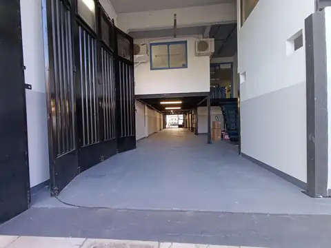 VENTA DEPOSITO, OFICINAS, COCHERAS MUNRO LOTE 375MTS