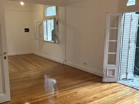 Casa 6 ambientes con 2 baños