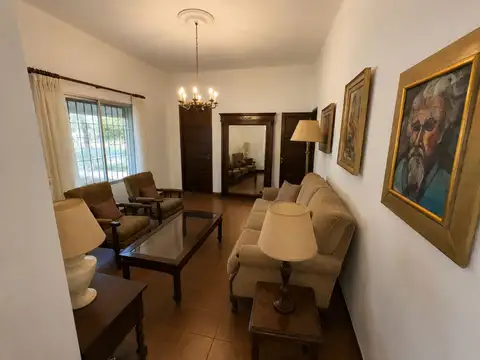 Casa en Venta con 3 cocheras