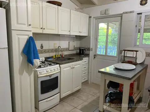 Casa 5 ambientes con 2 baños