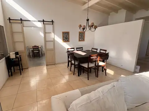 Casa 5 ambientes con 4 baños