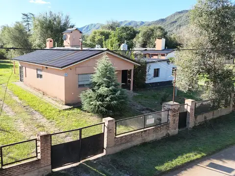 CASA EN VENTA CON FINANCIACIÓN - FRENTE A ARROYO - B° EL PORTEZUELO - CALAMUCHITA - COD. (1202)