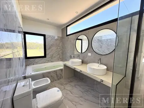 Casa en venta sobre lote interno Barrio Nativas Puertos, Escobar