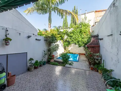 Casa en Venta. Triplex. Con Jardín. Pileta. Cochera. Velez Sarsfield