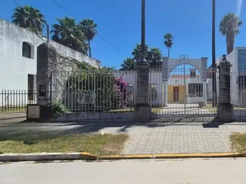 VENTA CASA EN LA CALERA - 426 M2 CUBIERTOS