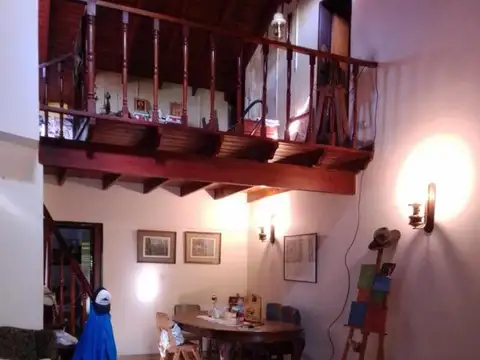 Casa 6 ambientes con 4 baños