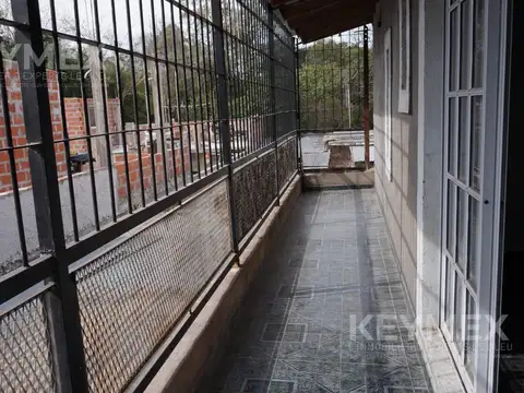 Casa 5 ambientes con 2 baños