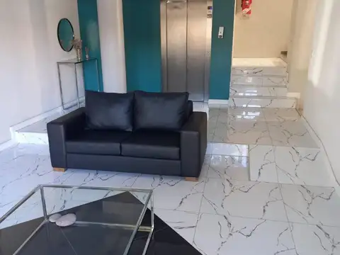 Departamento tres Amb. Casi nuevo. 3 Cdras. Estac.
