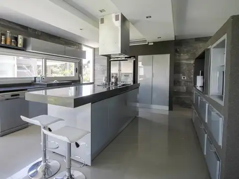 Casa en Venta en Countries y Barrios Cerrados en Esteban Echeverria, USD 1.350.000