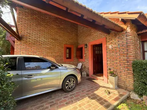 Casa en Venta con 3 cocheras