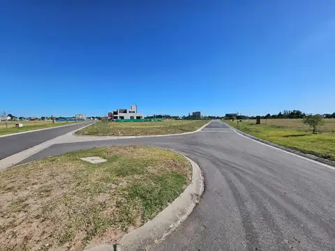 MMC. Venta lote en barrio Village Joven, Bella Vista