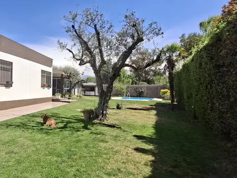 Casa 5 ambientes con 3 baños